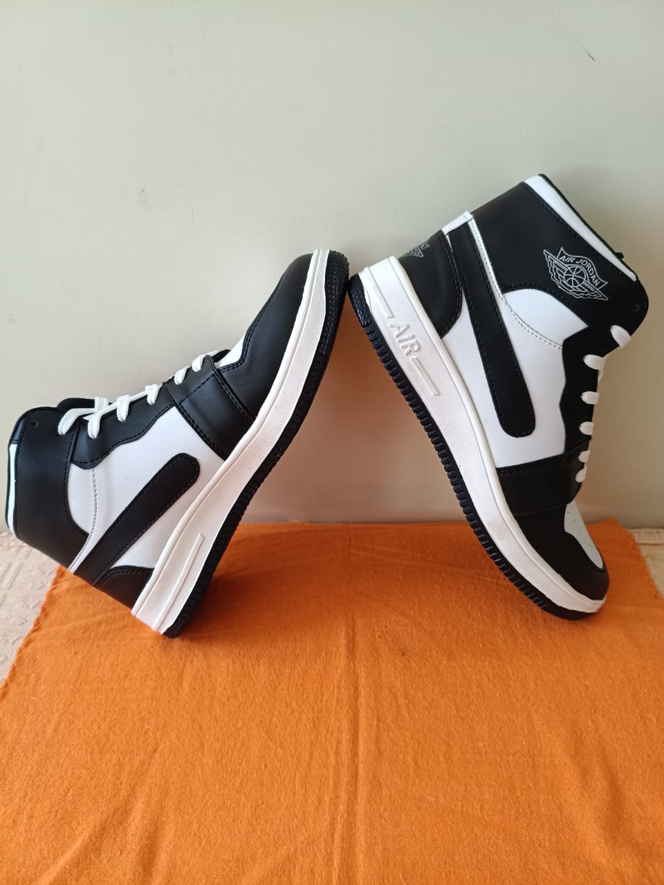 Black And White Lite Sport Shoes For Men - Image 6