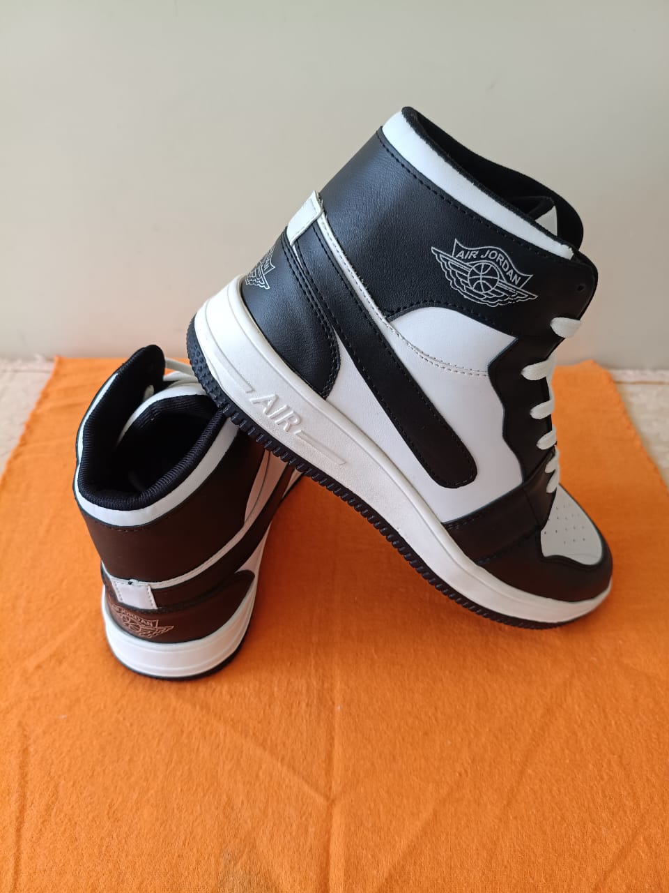 Black And White Lite Sport Shoes For Men - Image 3