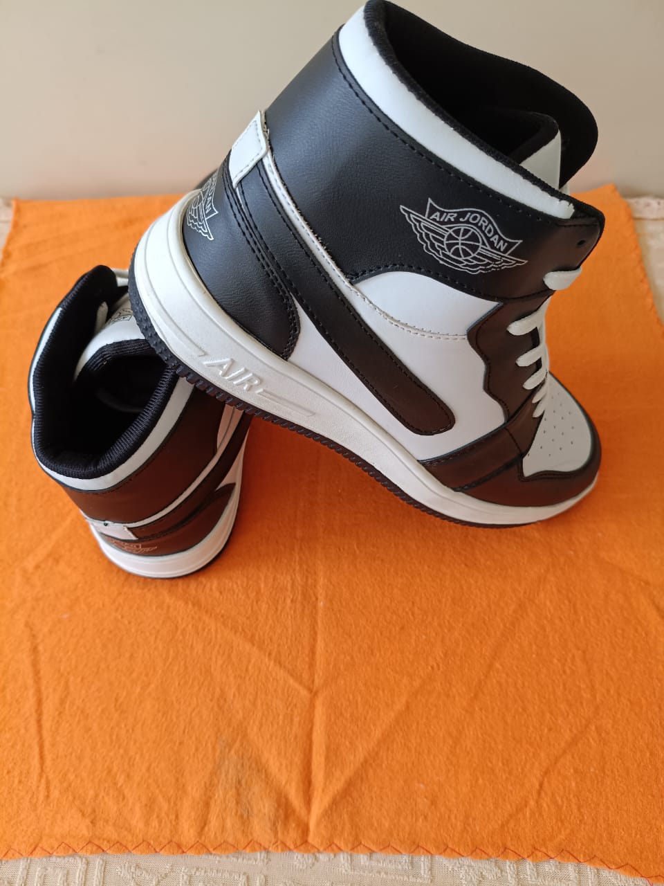 Black And White Lite Sport Shoes For Men - Image 4