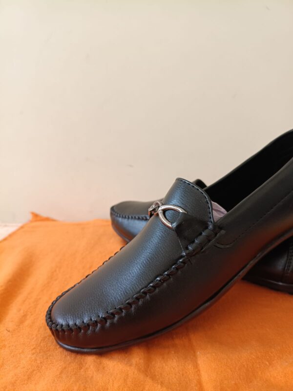 Men Black Solid Formal Shoe - Image 5
