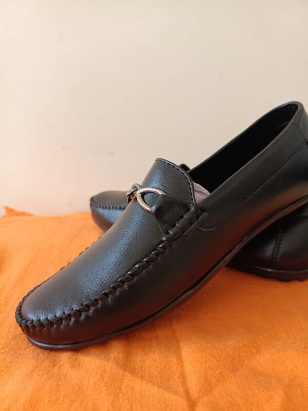 Men Black Solid Formal Shoe - Image 2